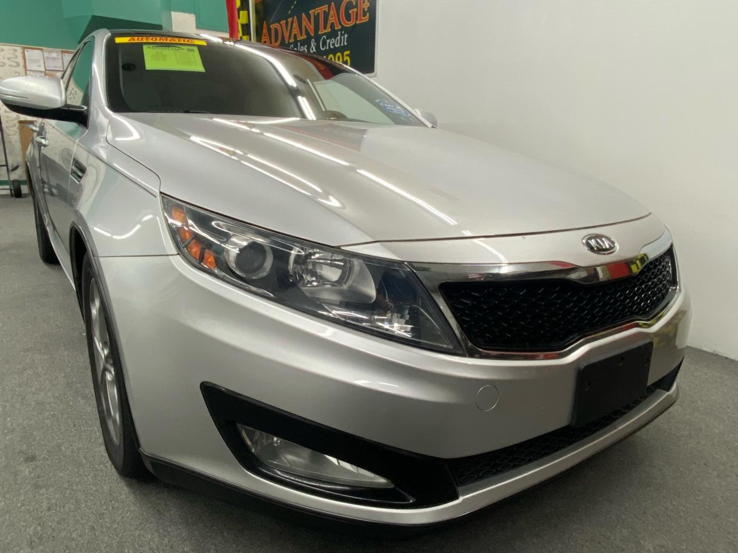 2011 SILVER /Gray Kia Optima EX (KNAGN4A78B5) with an 2.4L L4 DOHC 16V engine, 6-Speed Automatic transmission, located at 533 S West End Blvd., Quakertown, PA, 18951, (877) 257-4995, 40.343994, -75.303604 - INCLUDED IN THE SALE PRICE OF EVERY VEHICLE: 48 Hour Money Back Guarantee 6 Month - 6,000 Mile Warranty Brand New PA State Inspection & Emission $10 Oil Changes for the Life of the Loan Complete CARFAX - Photo#2